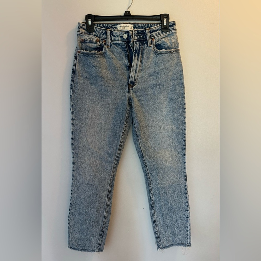 Abercrombie & Fitch ‘The Mom’ High Rise, size 25/0 Curve Love